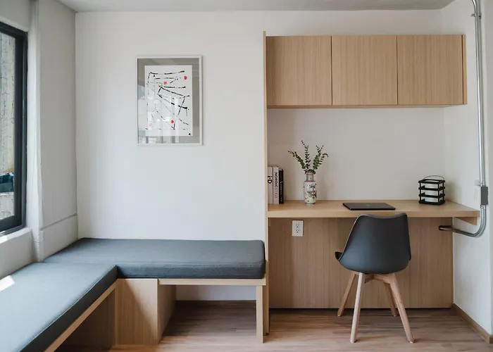 Praga 10 King Bed, Fast Wifi & Comfort *